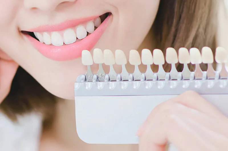 見た目を美しくする治療：機能美を追求し、自信に溢れた自然な笑顔をデザインする