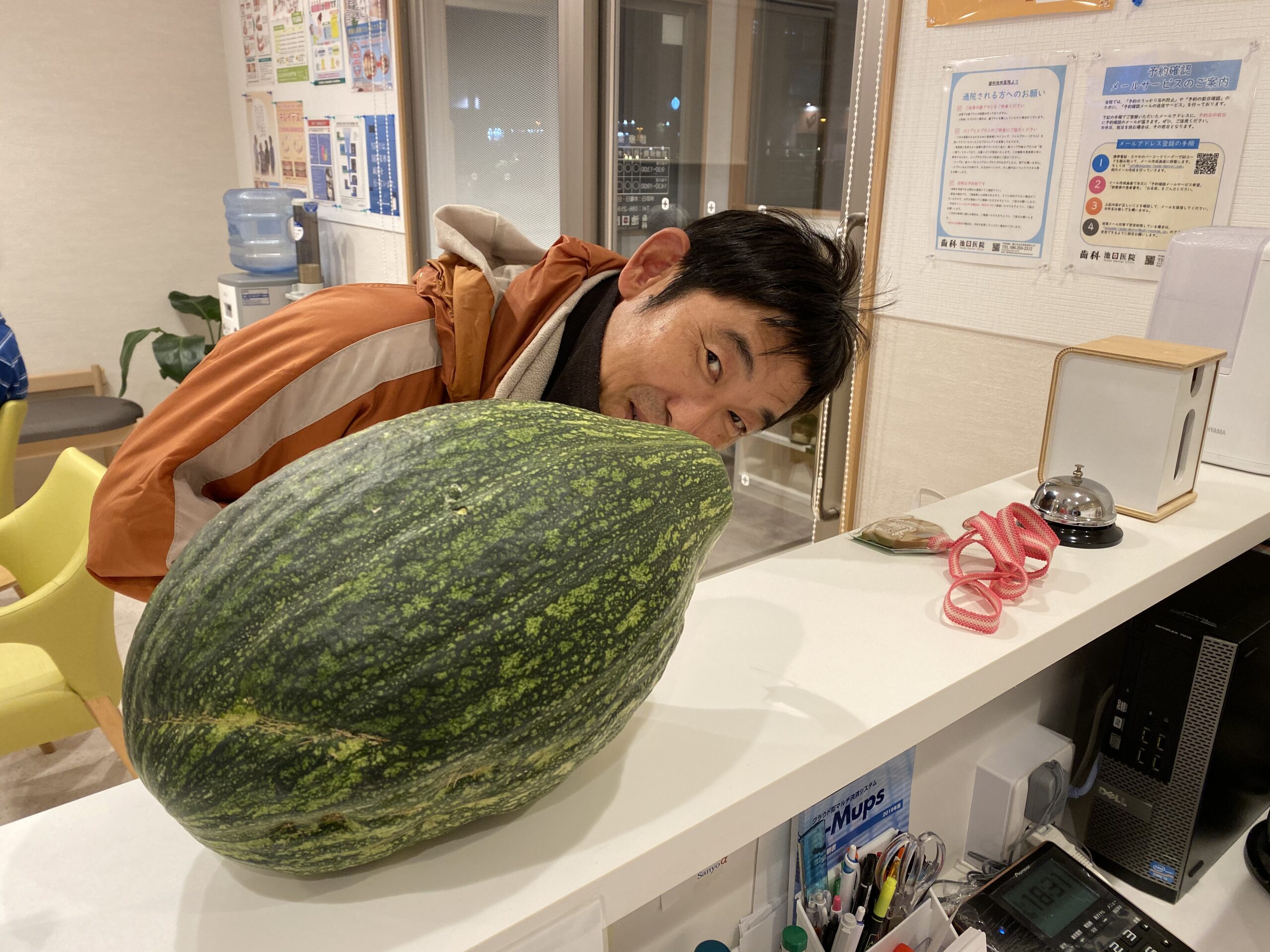 巨大な来客様？？？